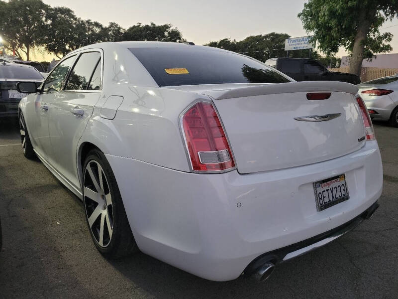 2013 Chrysler 300 SRT8