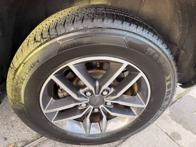 2019 Jeep Grand Cherokee Laredo E