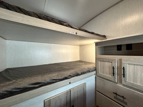 2022 **REDUCED** Shadow Cruiser 280QBS / 31ft