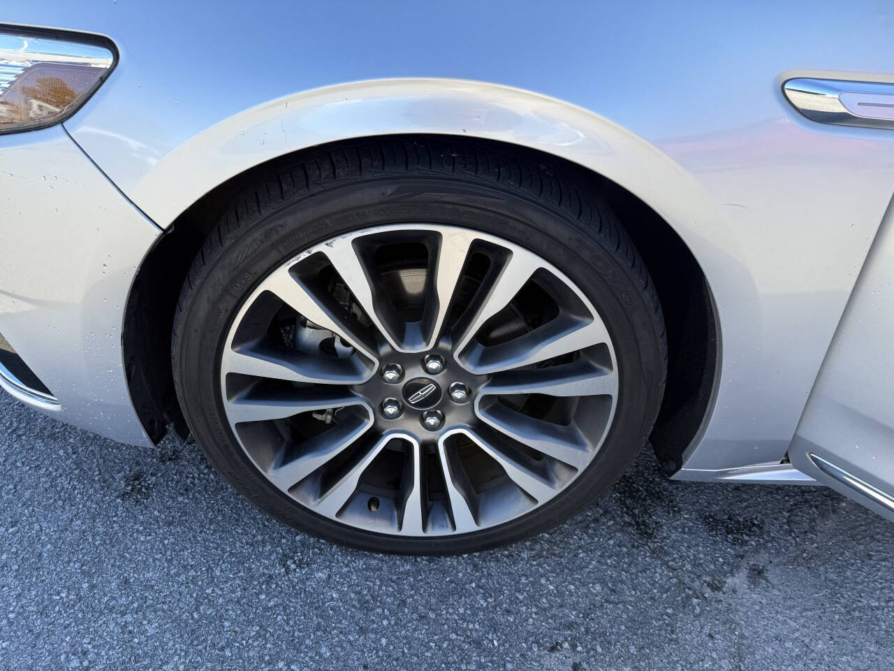 Silver 2018 Lincoln Continental Select Select 4dr Sedan 32
