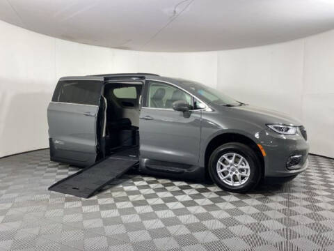 2022 Chrysler Pacifica for sale at AMS Vans in Tucker GA
