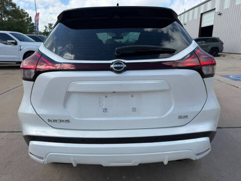 2023 Nissan Kicks SR