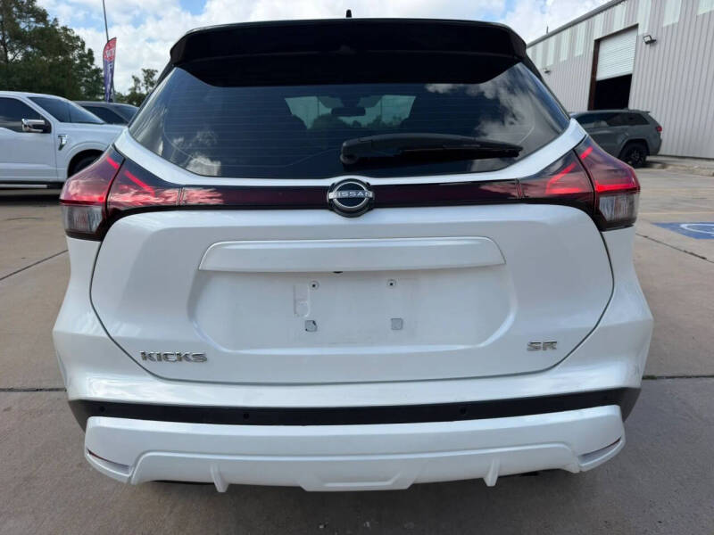2023 Nissan Kicks SR