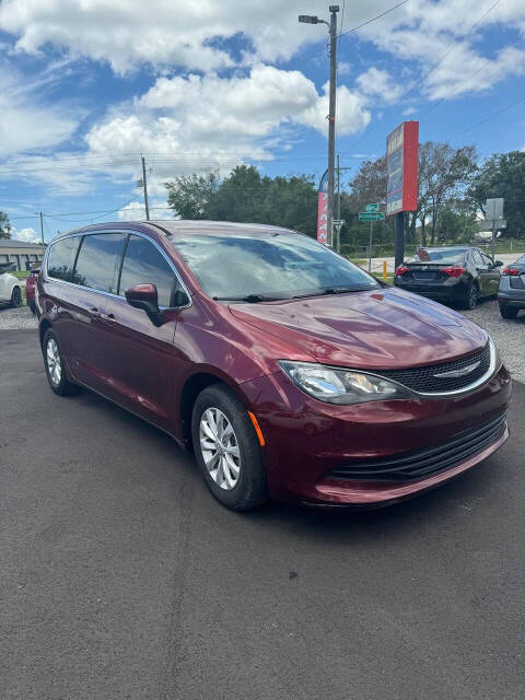 2018 Chrysler Pacifica for sale at PLANTATION MOTORS in Tampa, FL