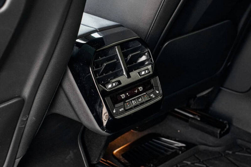 2025 BMW iX xDrive50