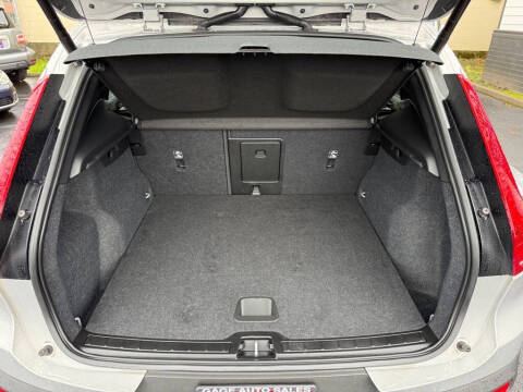 2023 Volvo XC40 B5 Core