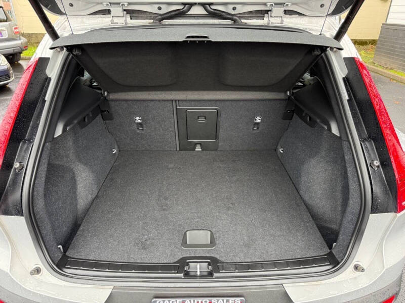 2023 Volvo XC40 B5 Core