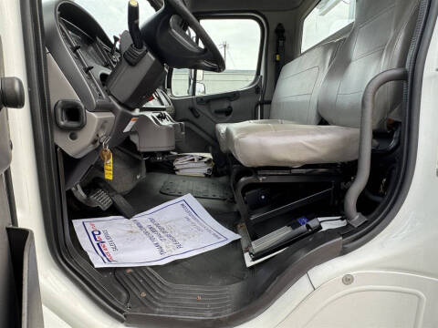 2015 Freightliner M2 106