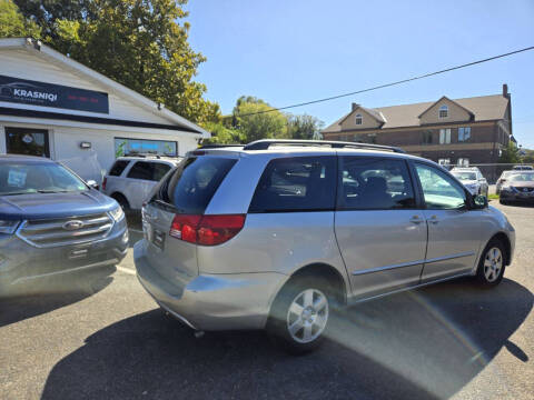 2004 Toyota Sienna LE 8 Passenger