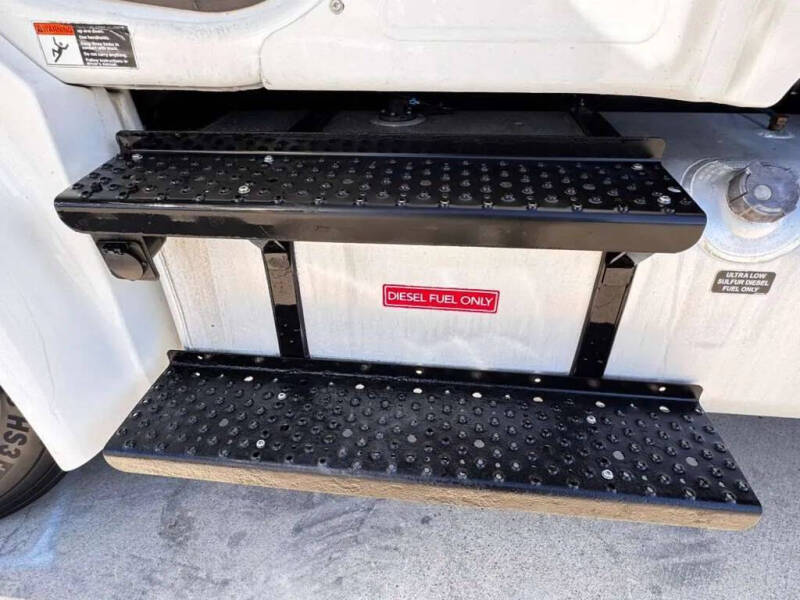 2020 Freightliner M2 106