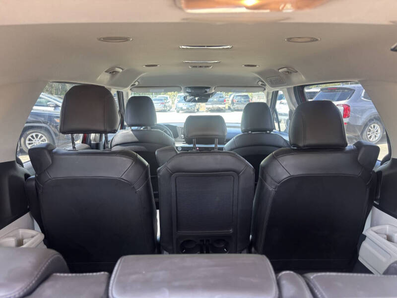 2023 Kia Carnival LX