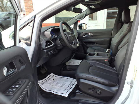 2026 Chrysler Pacifica Select