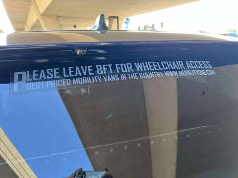 2025 Toyota Sienna LE 8-Passenger