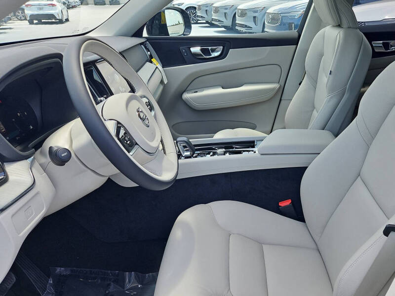 2025 Volvo XC60 B5 Plus Dark Theme