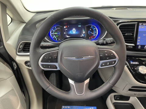 2024 Chrysler Pacifica Plug-In Hybrid Select
