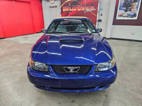 2004 Ford Mustang GT Deluxe