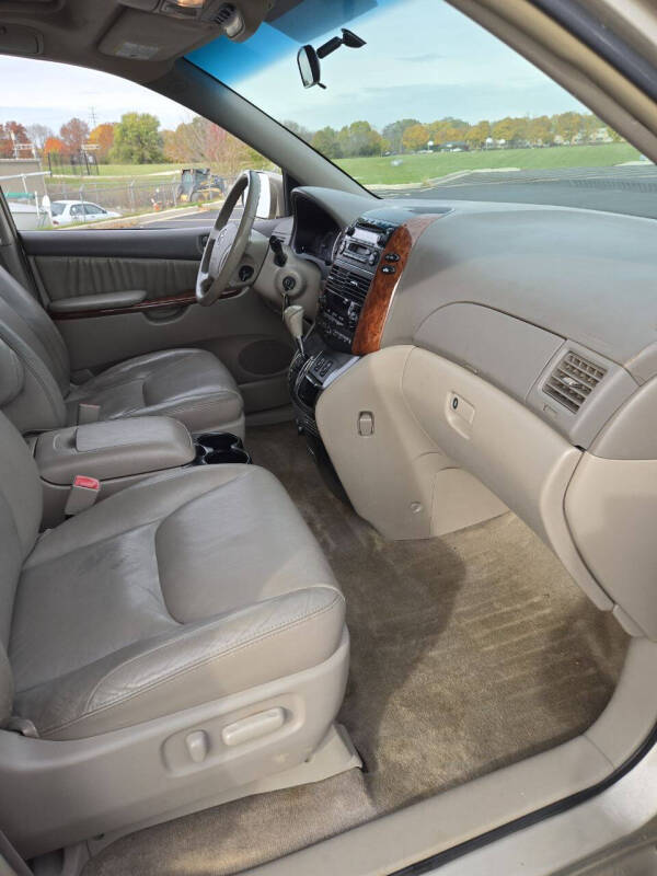 2005 Toyota Sienna XLE 7 Passenger