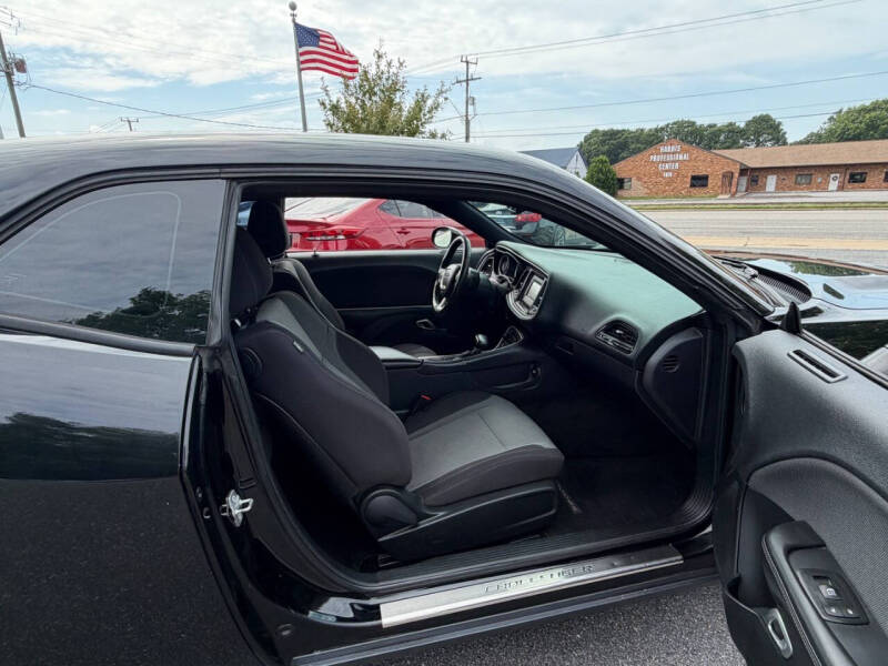 2015 Dodge Challenger SXT