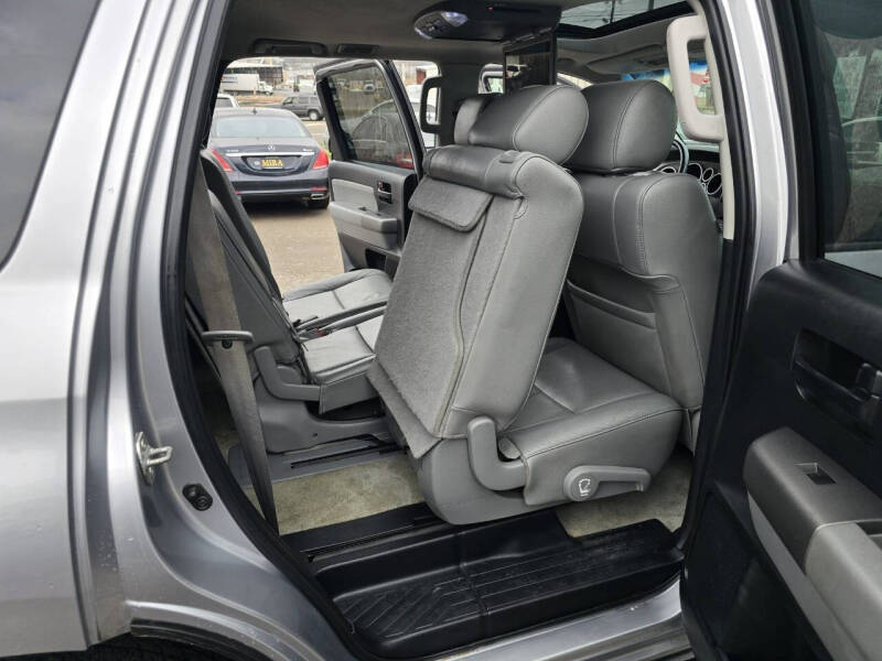 2011 Toyota Sequoia SR5