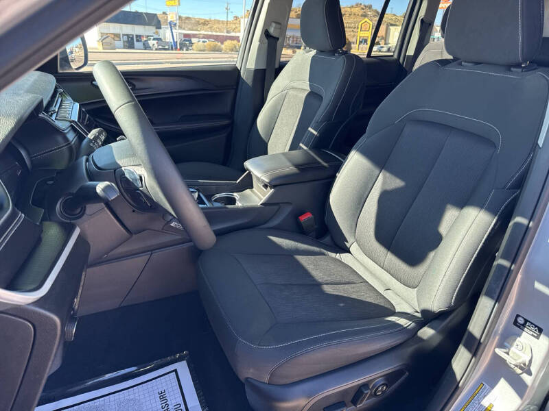 2024 Jeep Grand Cherokee Laredo