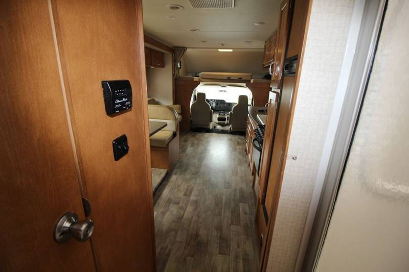 2017 Winnebago MINNIE WINNIE 31K