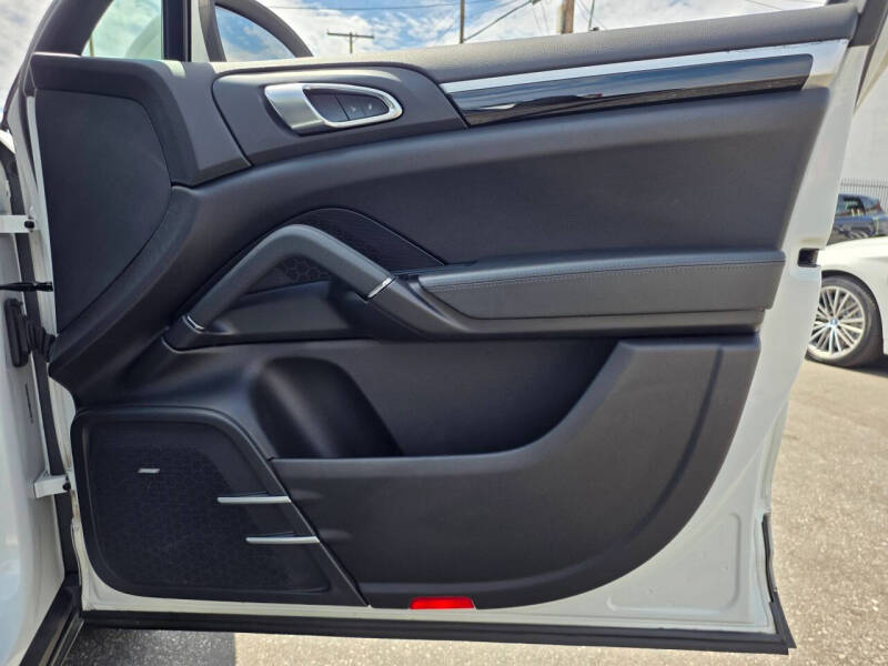 2014 Porsche Cayenne Platinum