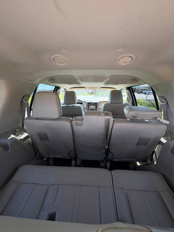 2016 Lincoln Navigator Select
