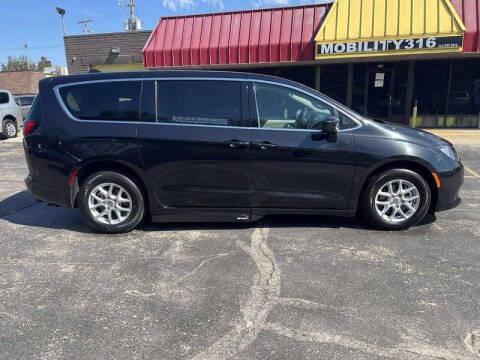 2022 Chrysler Voyager LX