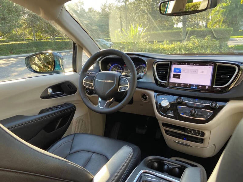 2022 Chrysler Pacifica Touring L