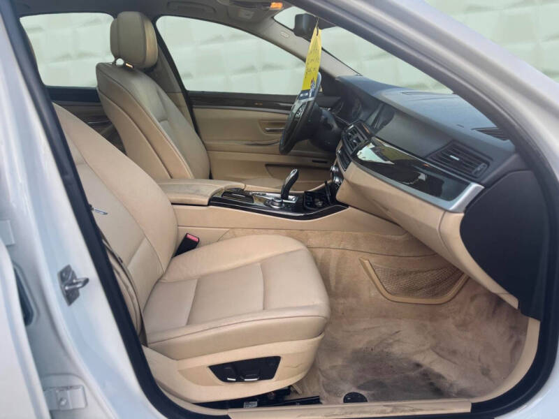 2011 BMW 5 Series 528i