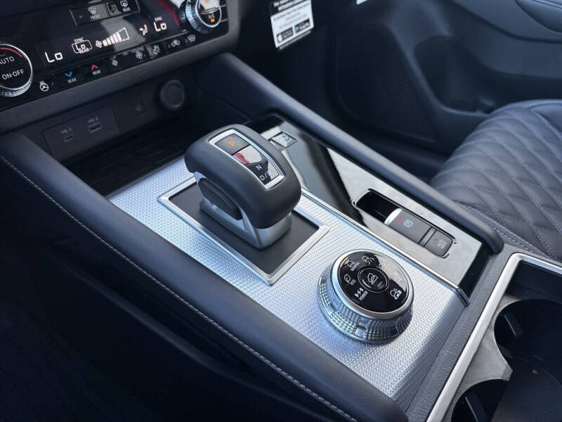 2025 Mitsubishi Outlander PHEV SEL