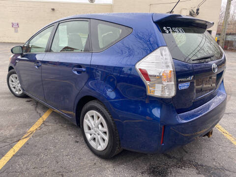 2013 Toyota Prius v Five