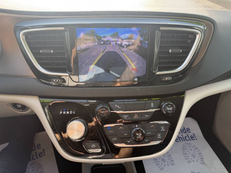 2017 Chrysler Pacifica Touring-L Plus