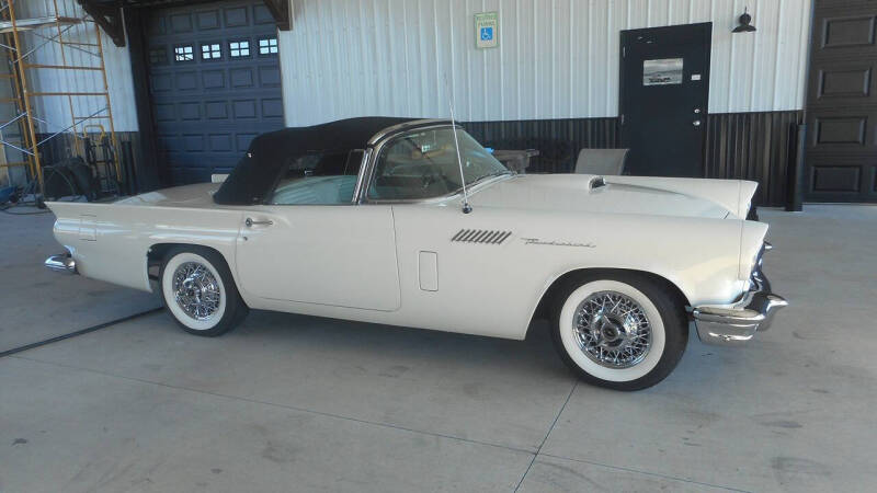 1957 Ford Thunderbird