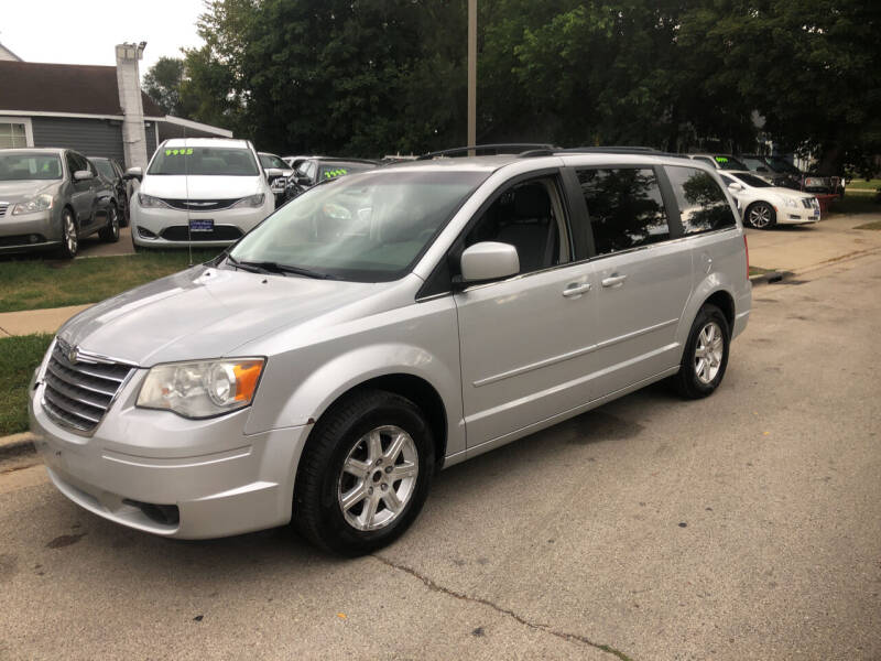 2008 Chrysler Town and Country for sale at CPM Motors Inc in Elgin IL