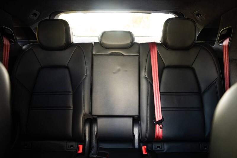 2022 Porsche Cayenne Turbo S E-Hybrid Coupe