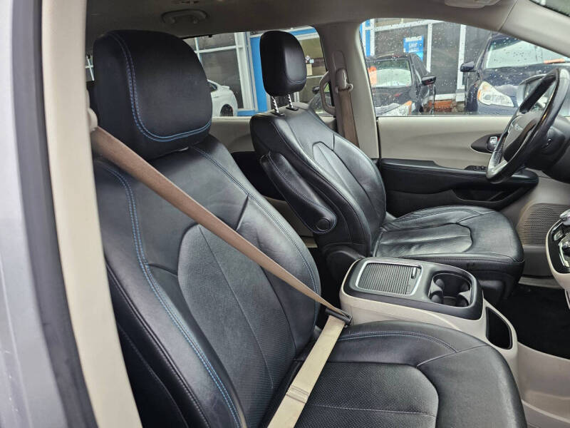 2021 Chrysler Pacifica Touring L