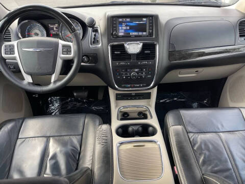 2015 Chrysler Town and Country Limited Platinum