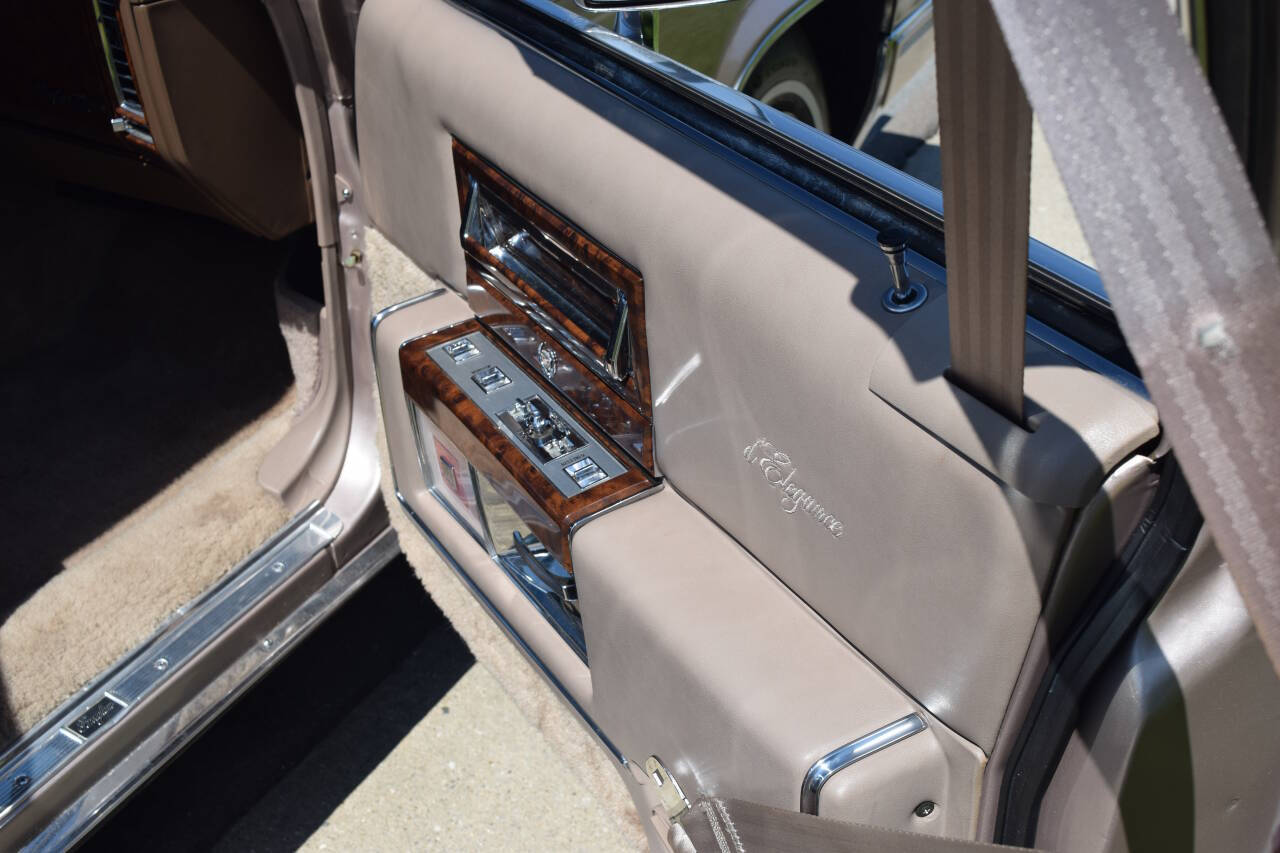 1991 Cadillac Brougham 165