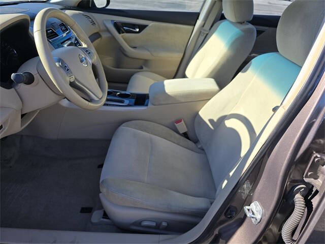 2013 Nissan Altima Sedan SV photo 22