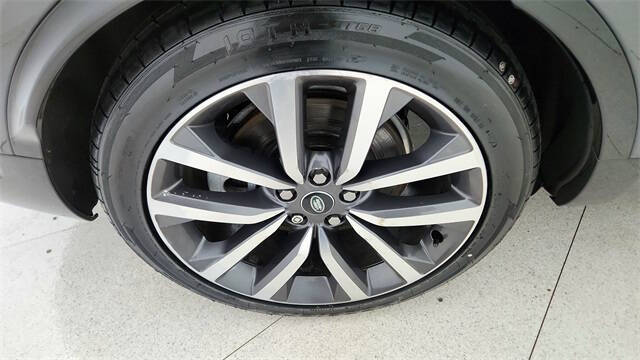 2024 Land Rover Discovery P300 Dynamic SE