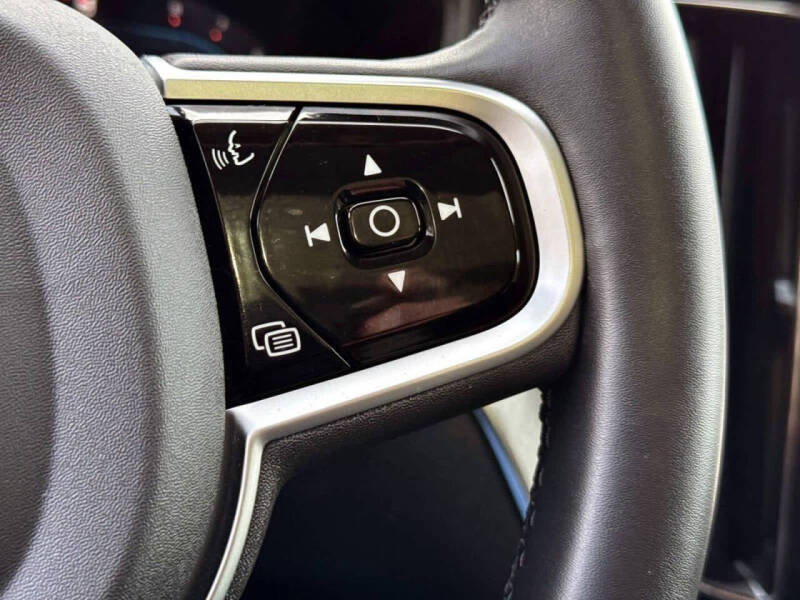 2025 Volvo XC60 B5 Plus Dark Theme