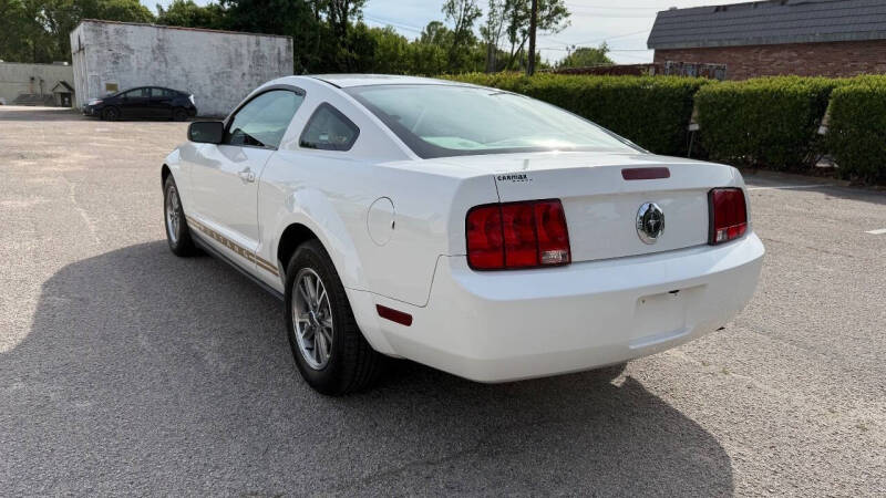2005 Ford Mustang V6 Deluxe