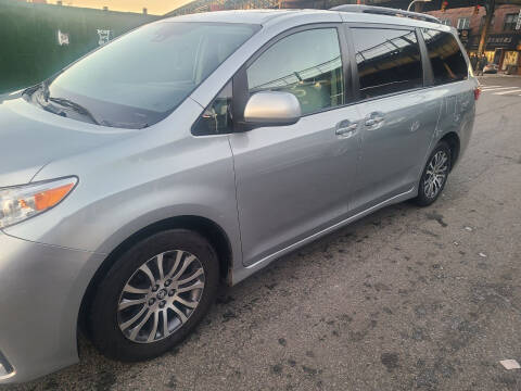 2020 Toyota Sienna XLE 8-Passenger