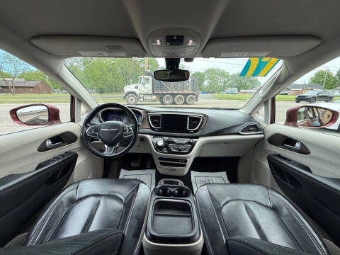 2017 Chrysler Pacifica Touring-L