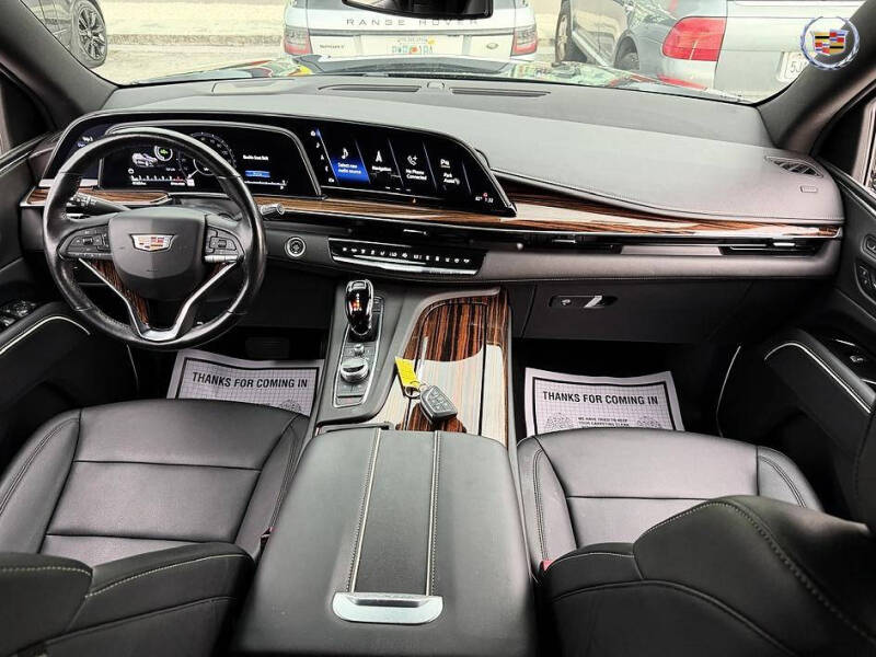 2022 Cadillac Escalade Luxury