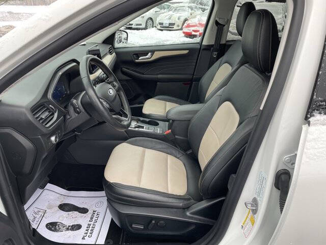 2022 Ford Escape Titanium