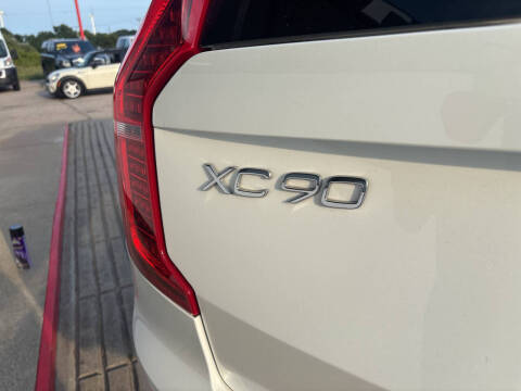 2016 Volvo XC90 T6 Momentum