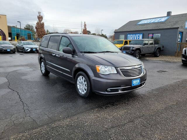 2016 Chrysler Town and Country Touring