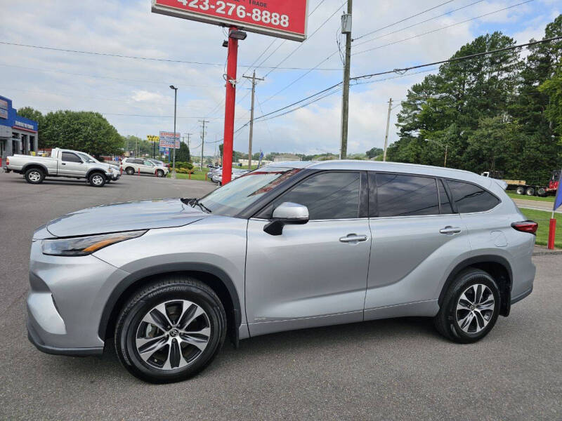 Used 2022 Toyota Highlander XLE with VIN 5TDGBRCH6NS549382 for sale in Kingsport, TN